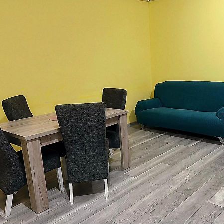 Kiwi Apartment Bistriţa Eksteriør bilde