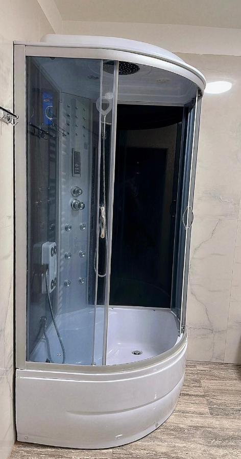 Kiwi Apartment Bistriţa Eksteriør bilde
