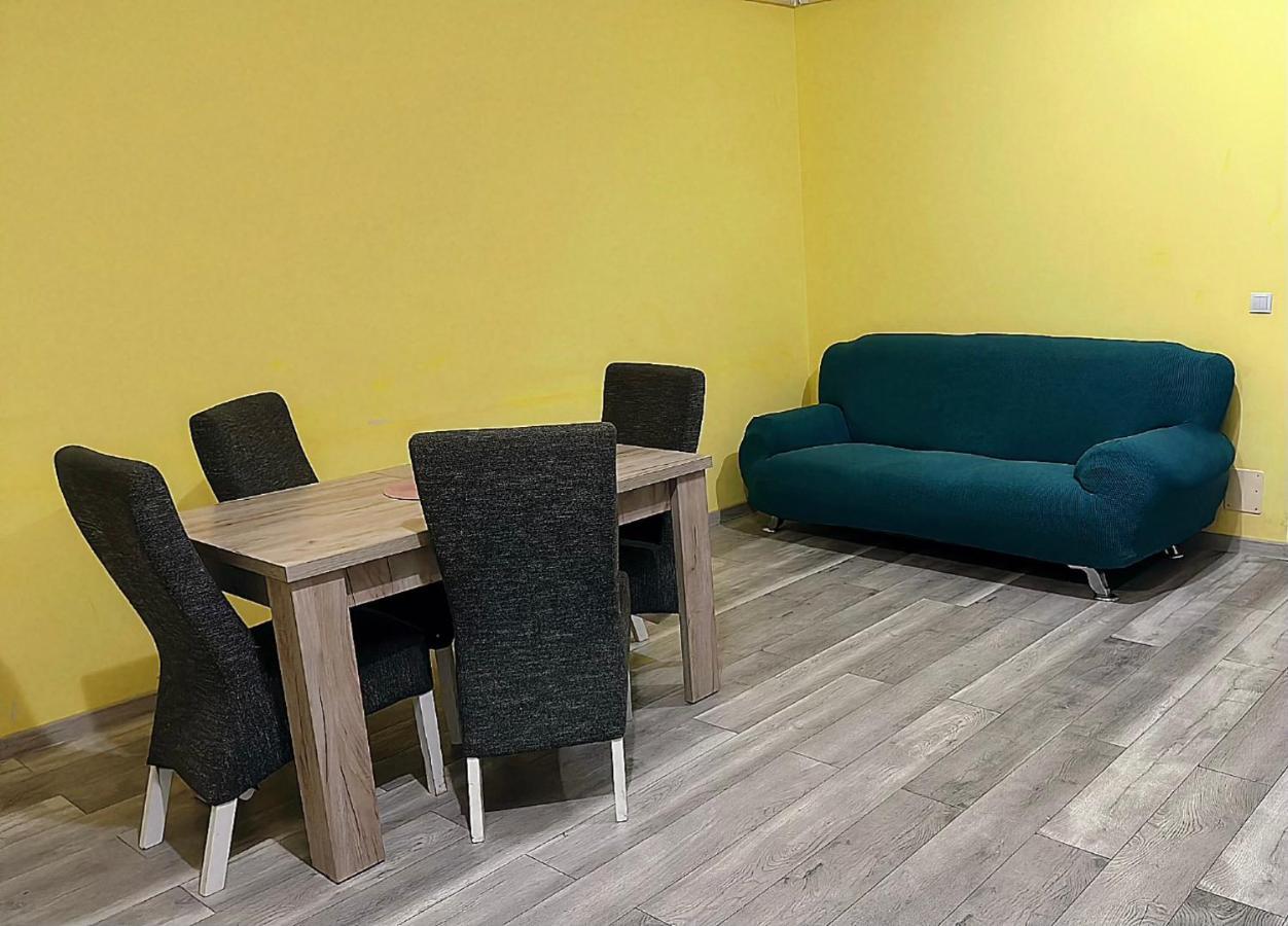 Kiwi Apartment Bistriţa Eksteriør bilde