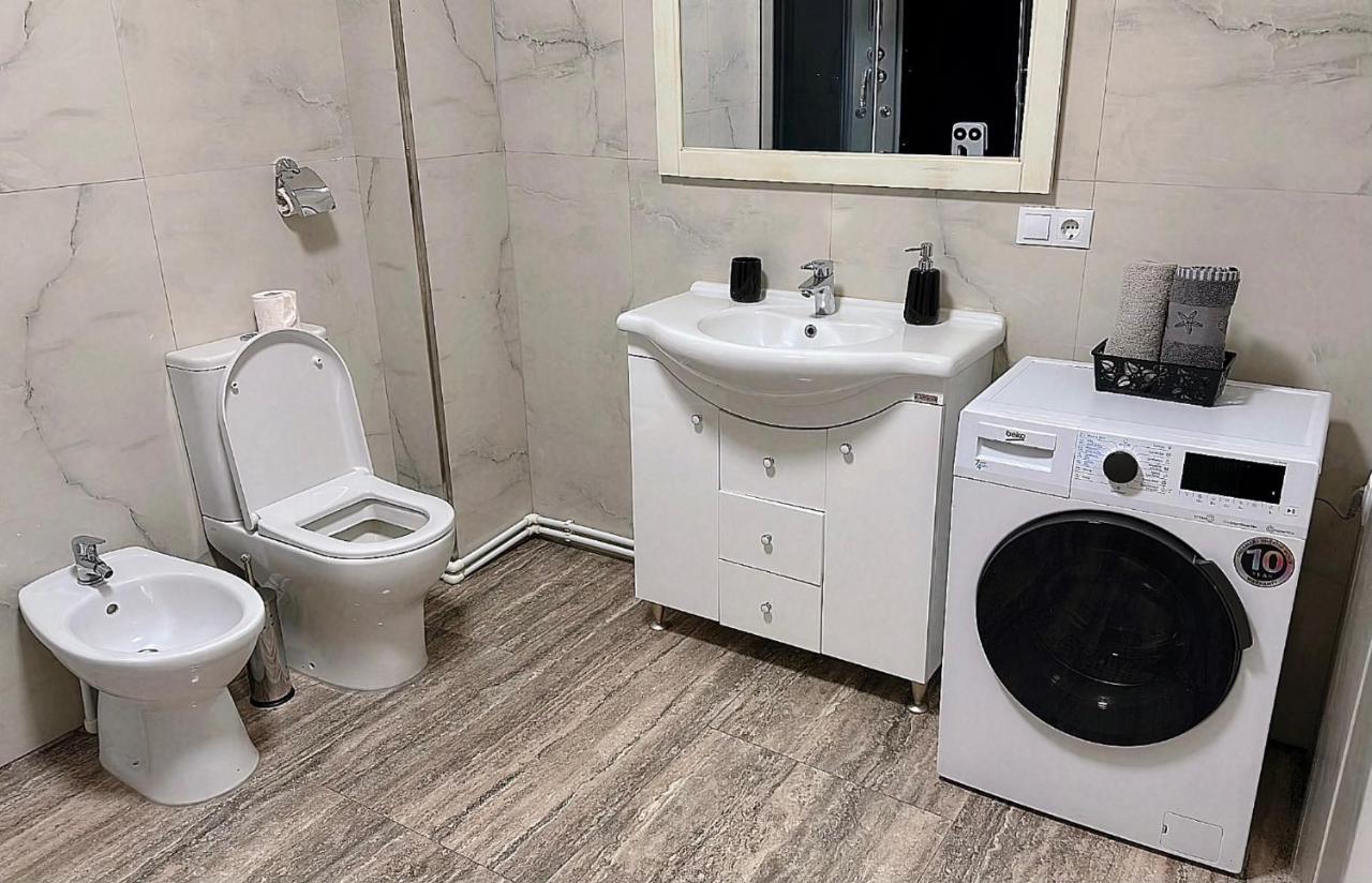 Kiwi Apartment Bistriţa Eksteriør bilde